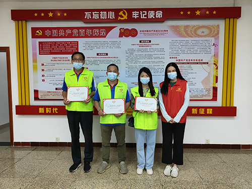 烈日下，聯(lián)昊通速遞鳳崗、雁田分公司志愿者，好樣的！